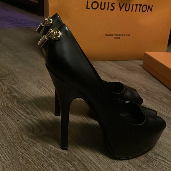Louis Vuitton heels - Picture 1 of 9